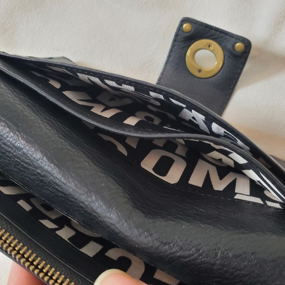 Marc by Marc Jacobs Totally Turn Lock Leather Wallet - Picture 13 of 16